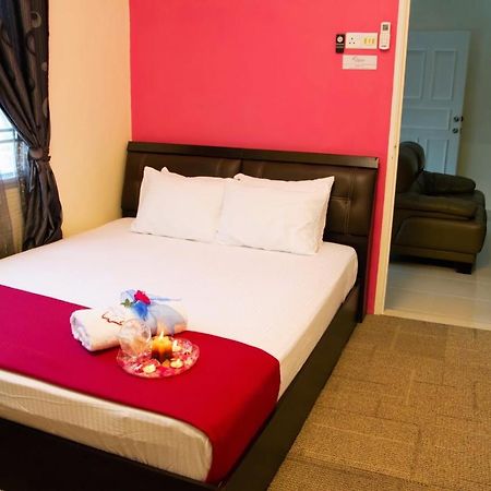 Homestay Hj Esmon Parit Raja Uthm Batu Pahat Ngoại thất bức ảnh