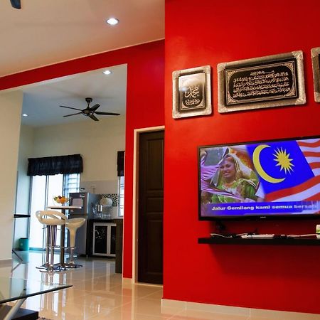 Homestay Hj Esmon Parit Raja Uthm Batu Pahat Ngoại thất bức ảnh