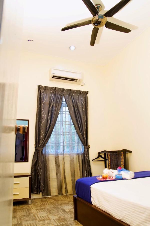 Homestay Hj Esmon Parit Raja Uthm Batu Pahat Ngoại thất bức ảnh