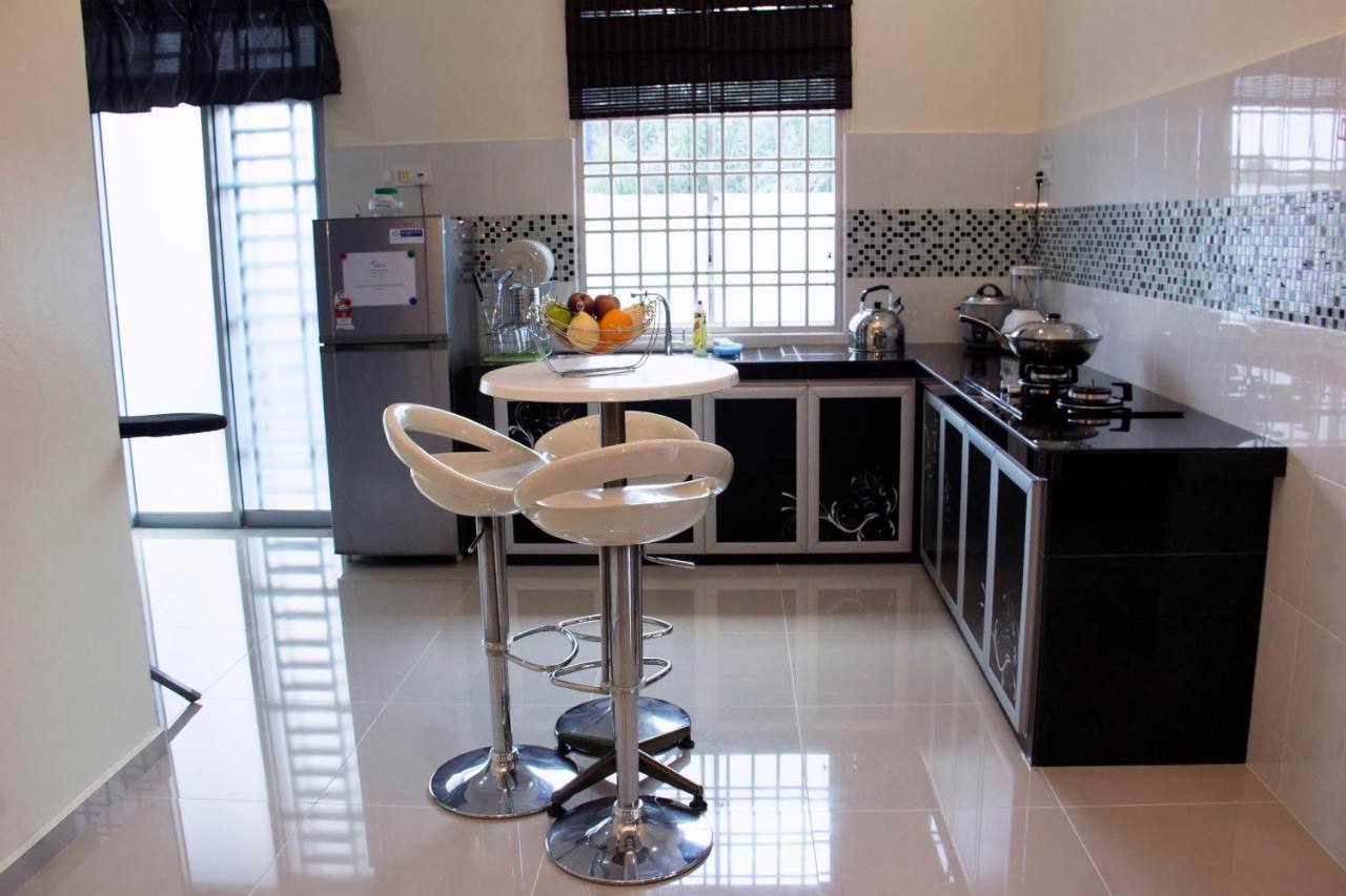 Homestay Hj Esmon Parit Raja Uthm Batu Pahat Ngoại thất bức ảnh