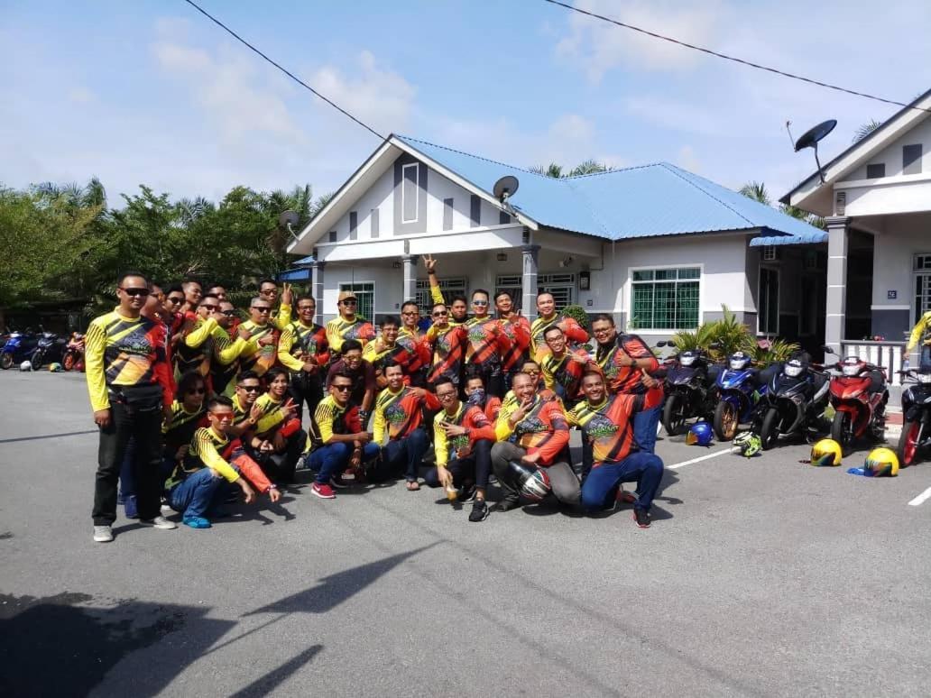 Homestay Hj Esmon Parit Raja Uthm Batu Pahat Ngoại thất bức ảnh