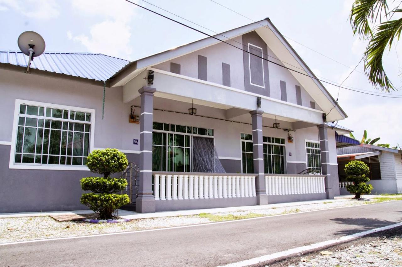 Homestay Hj Esmon Parit Raja Uthm Batu Pahat Ngoại thất bức ảnh