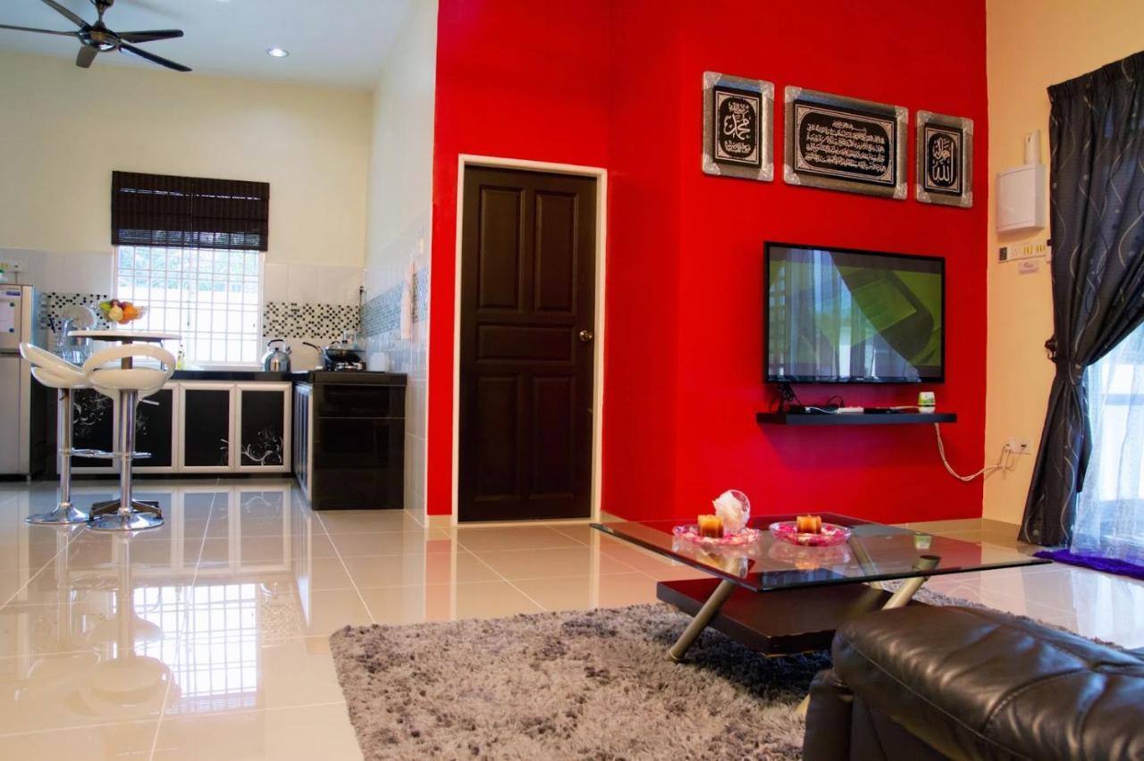 Homestay Hj Esmon Parit Raja Uthm Batu Pahat Ngoại thất bức ảnh